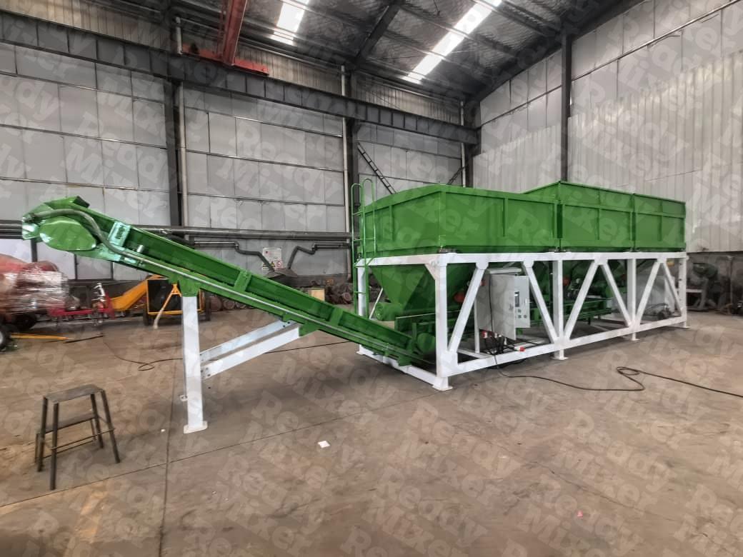 Ready Mixer mini batch plant hopper with inclined feed conveyor