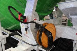Retractable Hose on the Concrete Mixer on Skid Rails